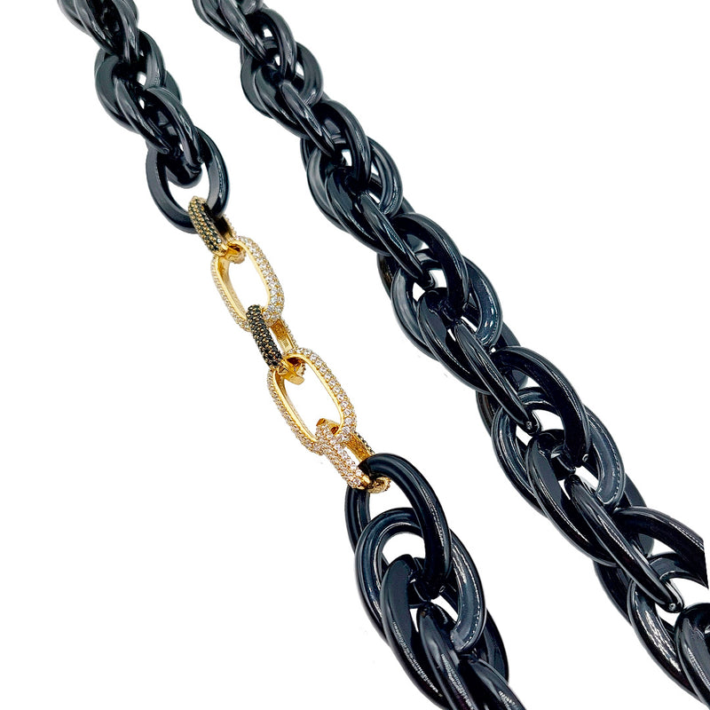 Schwarzer Pastakragen